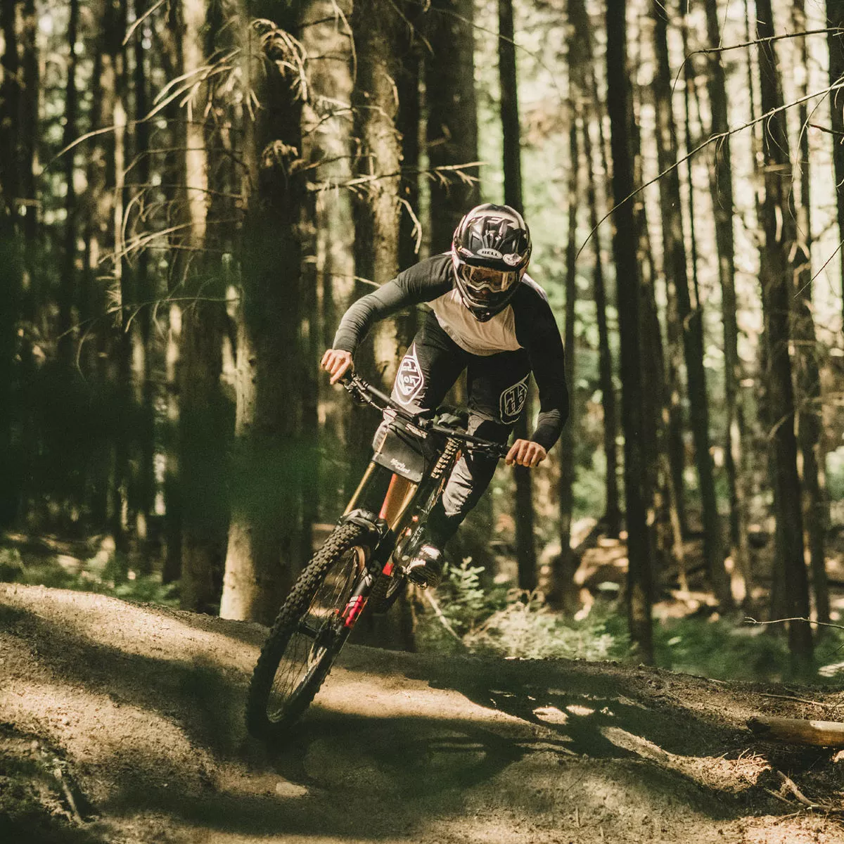 Goodyear Newton MTR Downhill Tubeless Complete Tyre - Image 3