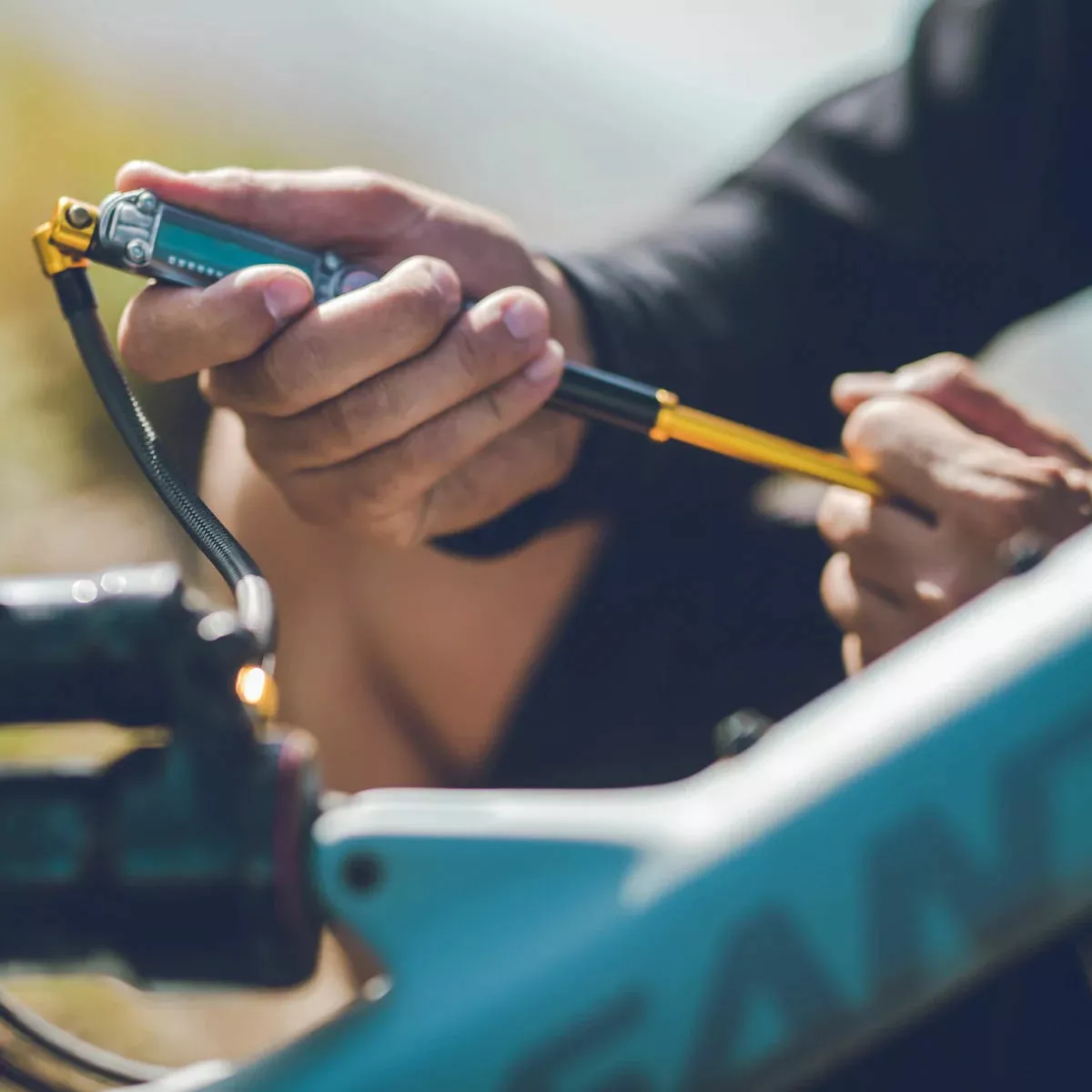 Lezyne Digital Shock Drive 350psi Shock Pump - Image 5