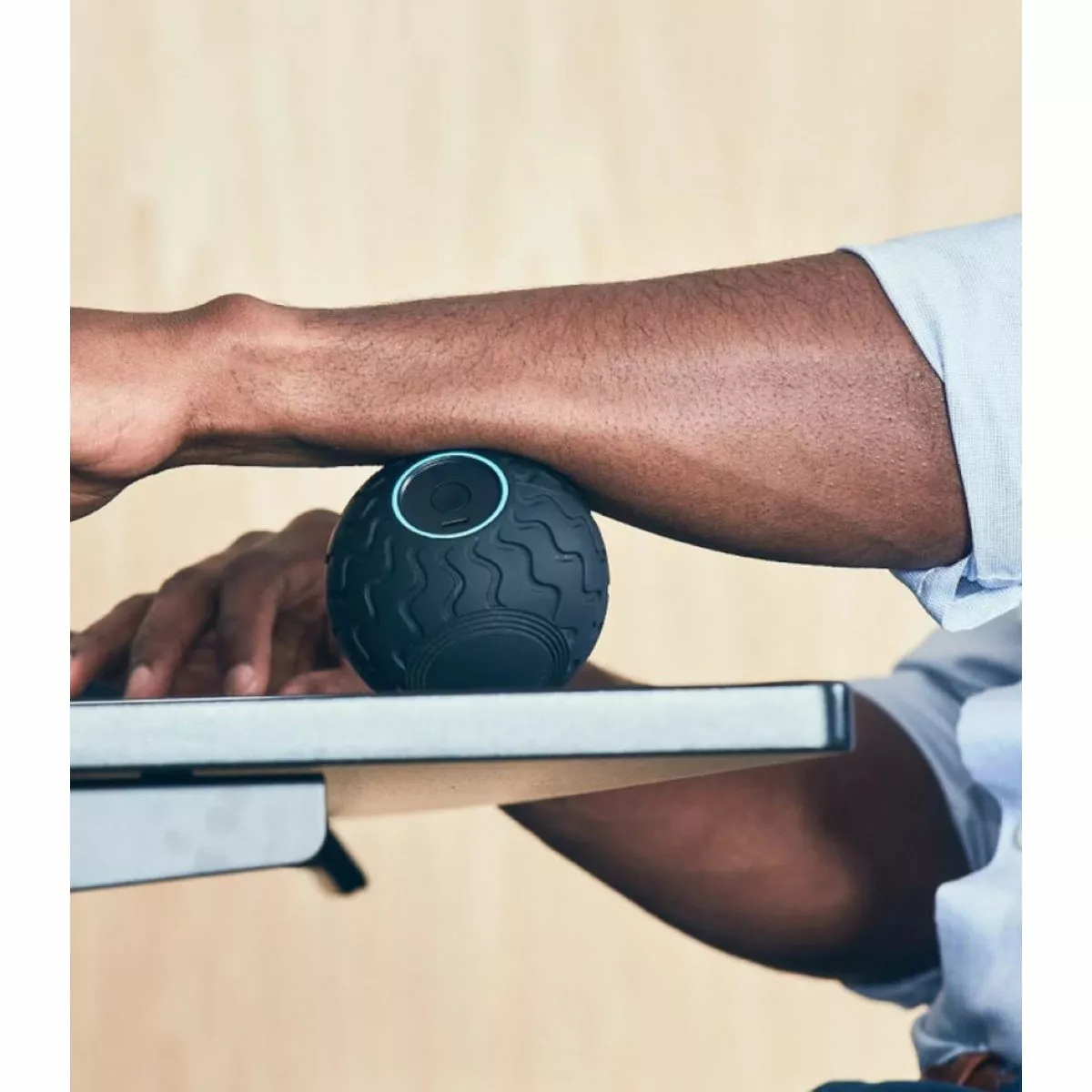 Theragun Wave Solo Smart Vibrating Foam Roller - Image 4