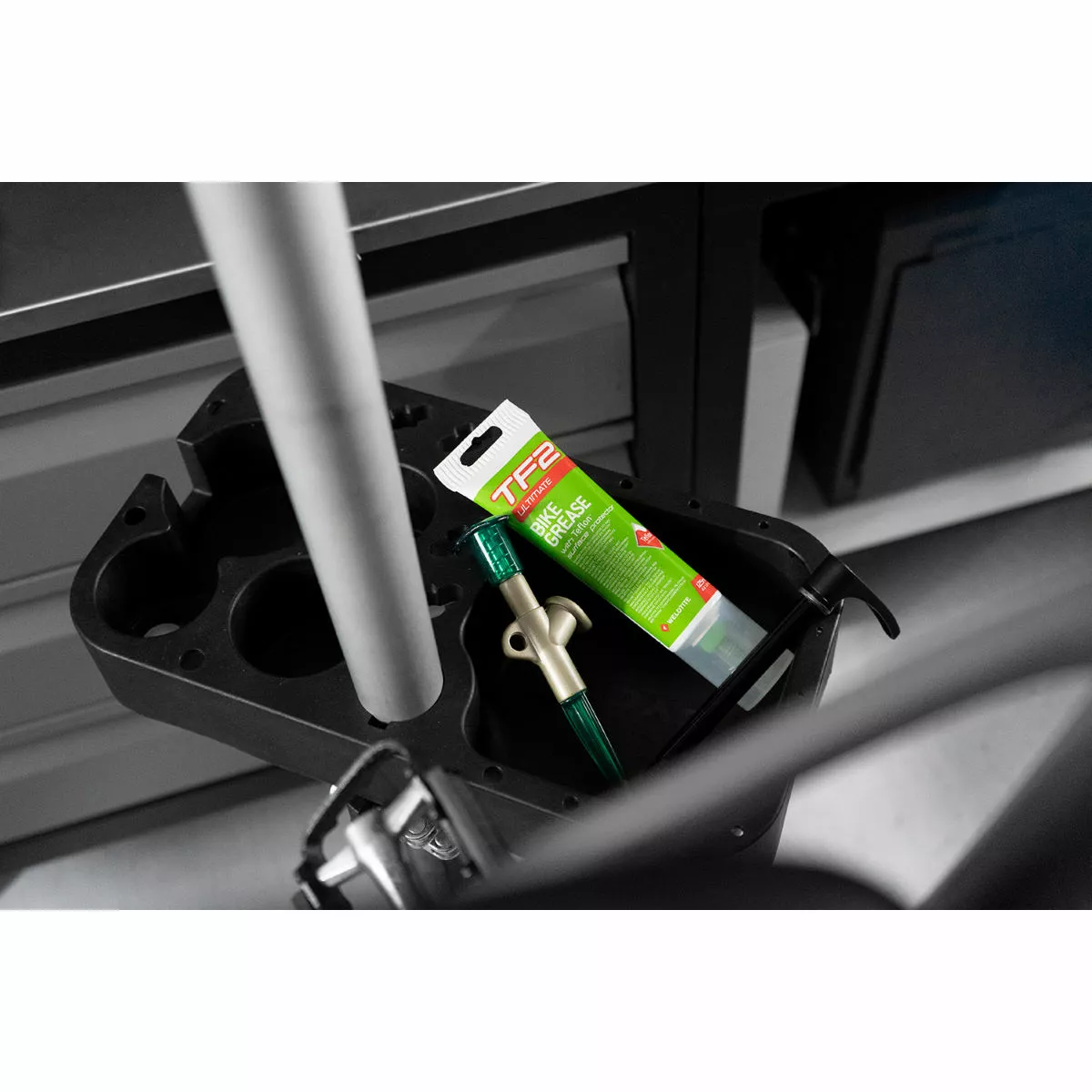 Weldtite TF2 Grease Gun With Teflon Bike Grease - Image 4